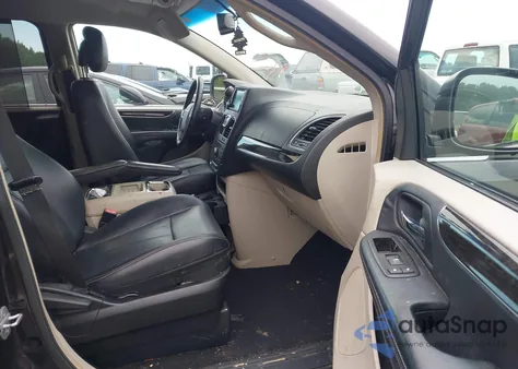 2013 Chrysler Town & Country Touring z USA, uszkodzony, nr VIN 2C4RC1BG8DR573626